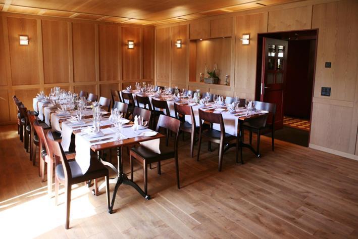 ホテルGasthof Zum Roten Lowen Rohrdorf エクステリア 写真