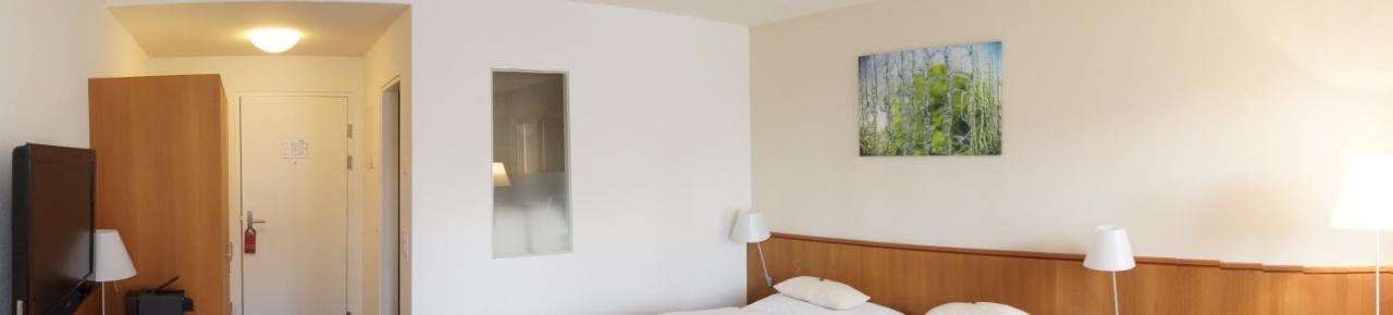 ホテルGasthof Zum Roten Lowen Rohrdorf エクステリア 写真